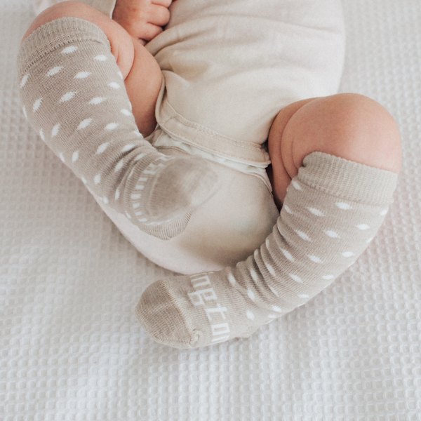 Lamington Merino Newborn Socks in Truffle